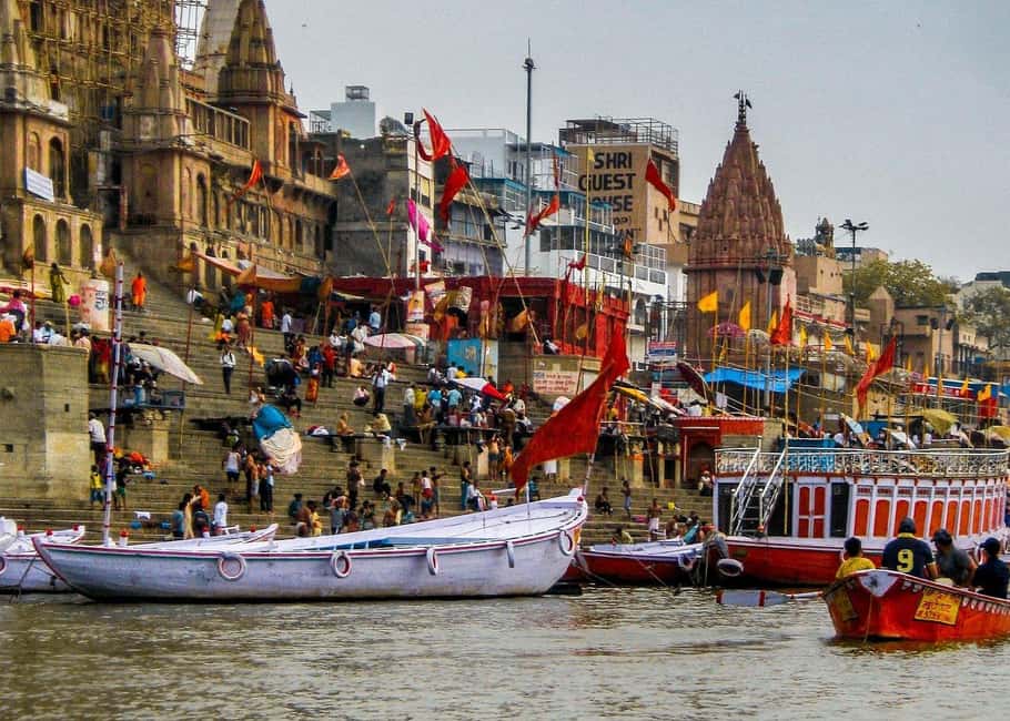 6 Day Golden Triangle Tour with Varanasi from Delhi - Day 5 Varanasi city tour: temples in the day, Ganga Aarti and a boat ride at night