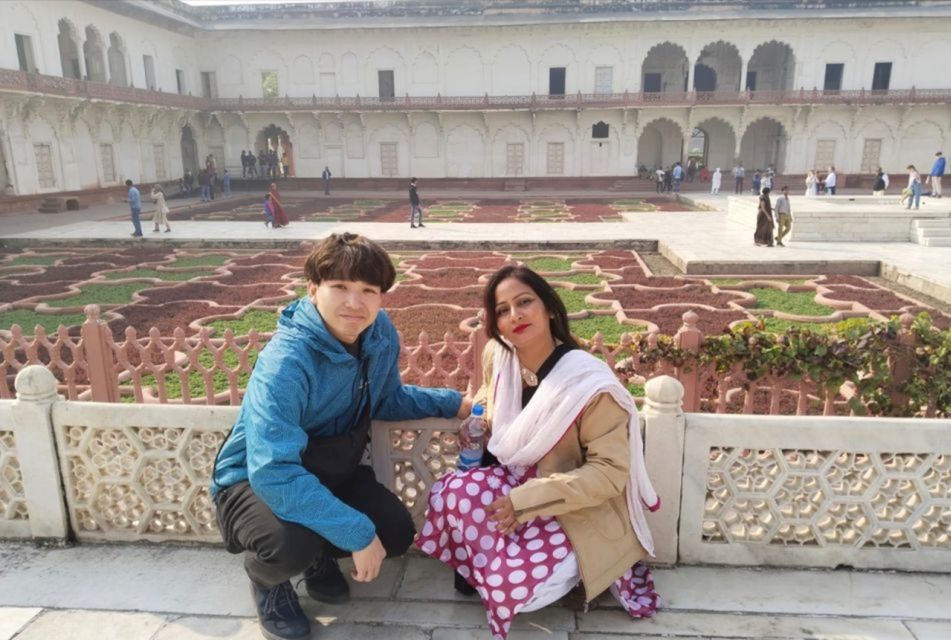 Agra: Agra Fort Entry Tickets with Licensed Guide - Skipping the ticket line with a licensed English guide