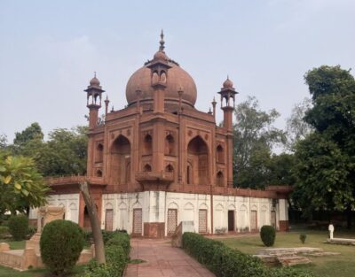 Agra: Skip-The-Line Taj Mahal & Agra Private Tour By Car - Taj Mahal: the guide story + the photo advantage