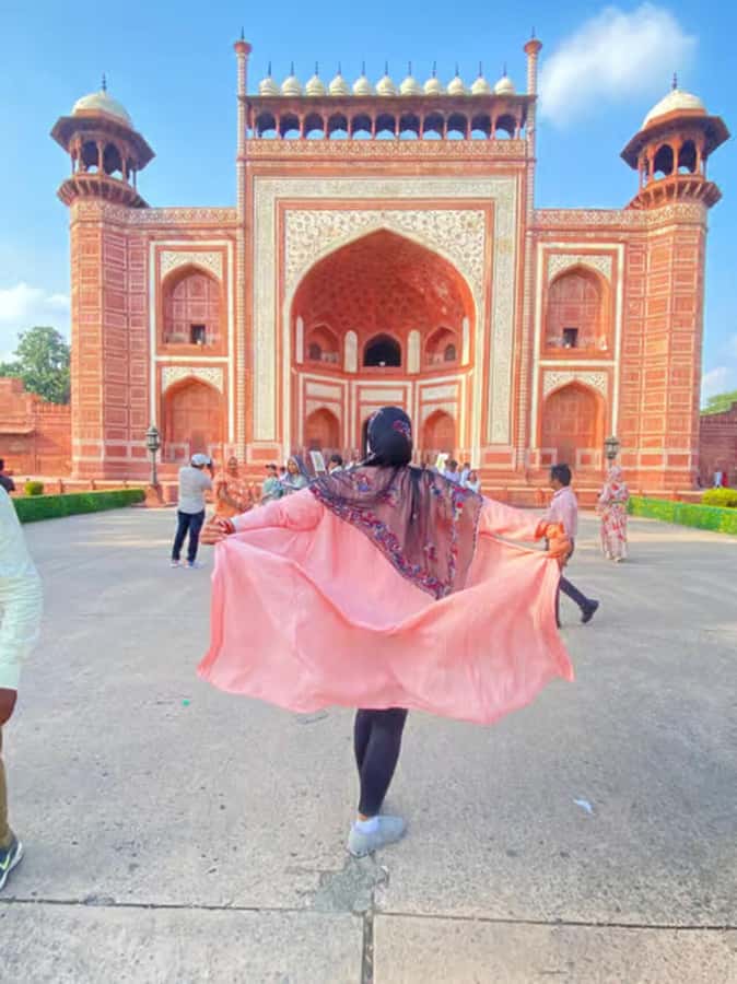 Agra: Taj Mahal Guided Tour with Fast Track Entry - Your guide at the Taj Mahal: what you’ll actually learn