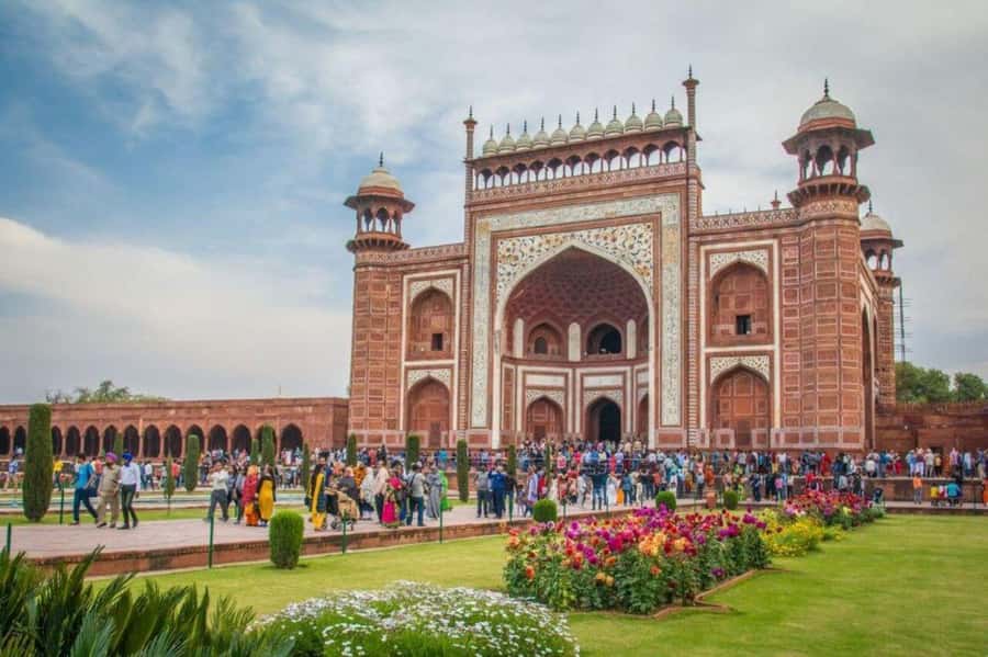 Agra: Taj Mahal Guided Tour with Fast Track Entry - Languages and communication: easier explanations, fewer misunderstandings