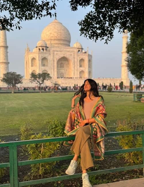 Agra: Taj Mahal Guided Tour with Photography & Rental Saree - Fast-Track Entry: Turning Queue Time Into Photo Time