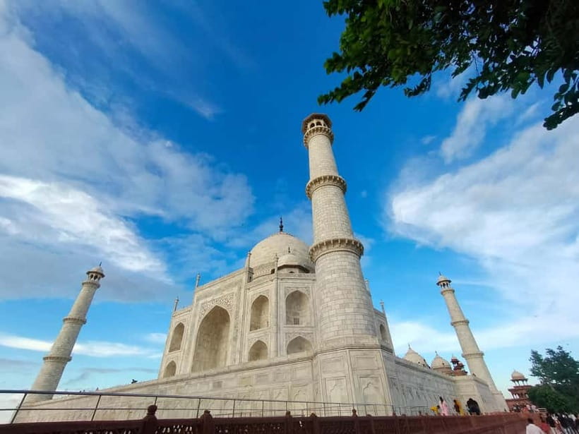 Agra: Taj Mahal Guided Tour with Photography & Rental Saree - Hotel Pickup in Agra: Comfort Counts When You’re On a Tight Schedule