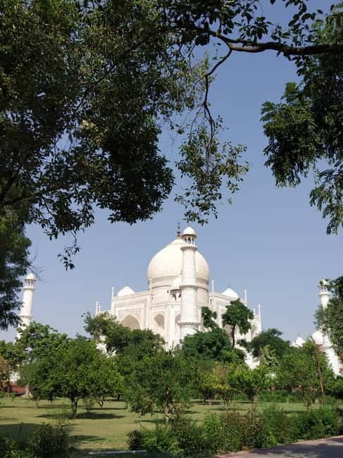 Agra: Taj Mahal Guided Tour with Photography & Rental Saree - Inside the Taj Mahal: What the Guide Will Actually Do