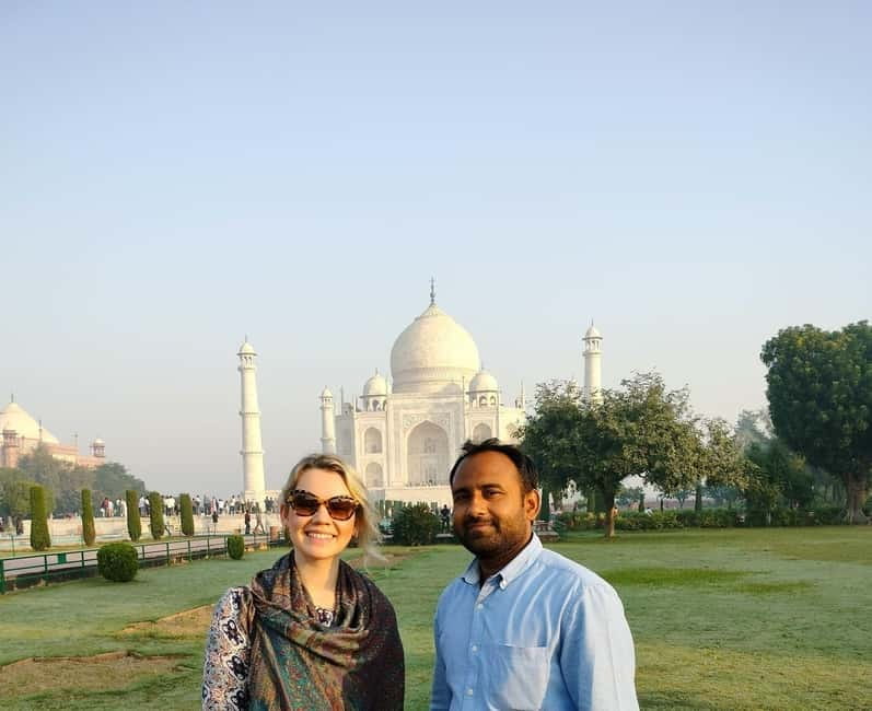 Agra: Taj Mahal Guided Tour with Photography & Rental Saree - Saree Rental at a Local Shop: More Than a Photo Prop