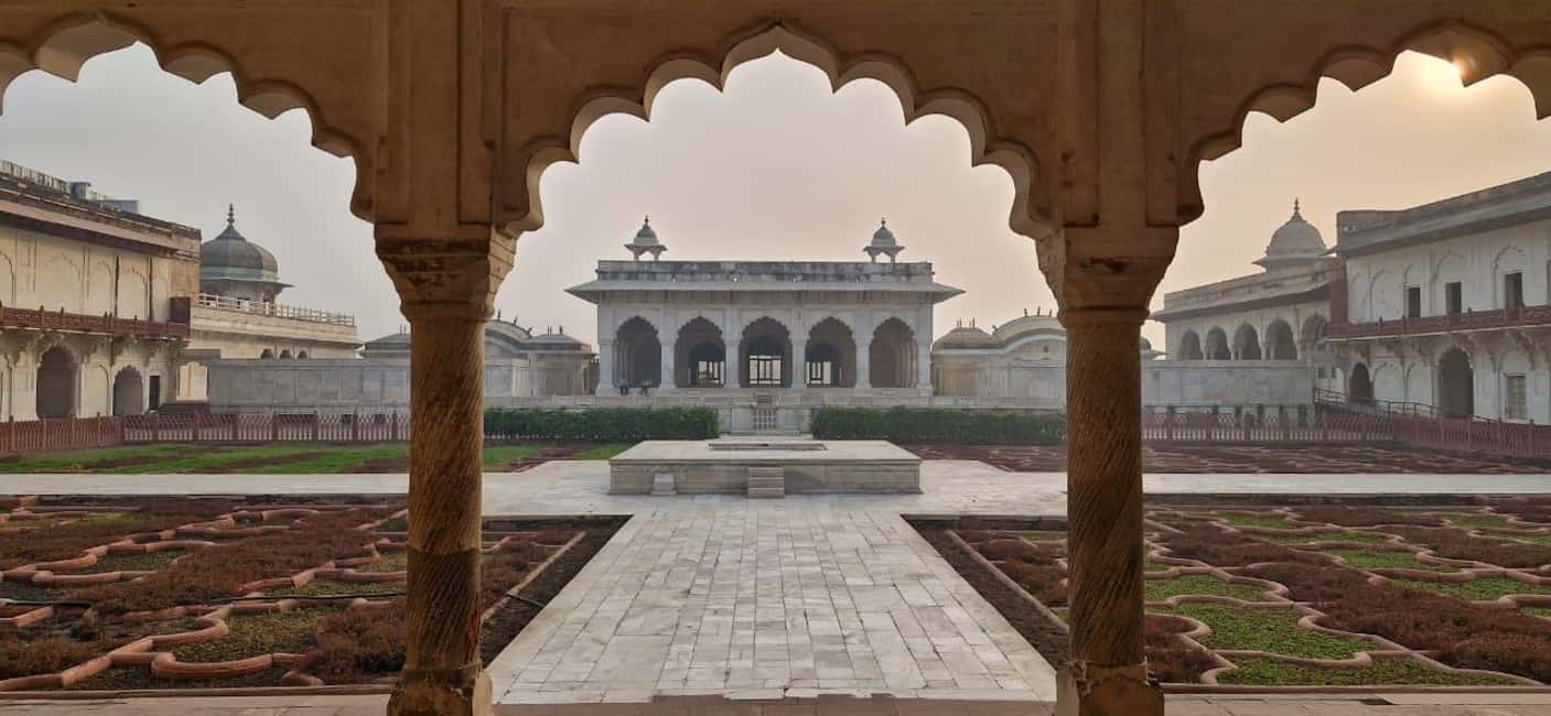Agra: Taj Mahal Sunrise and Agra Fort Guided Day Trip - Lunch Break: The Pause That Keeps the Day from Breaking You