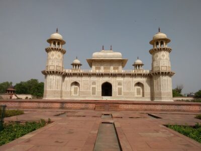 Agra: Taj Mahal Sunrise and Agra Fort Guided Day Trip - Agra Fort With a Guide: Mughal Power Up Close