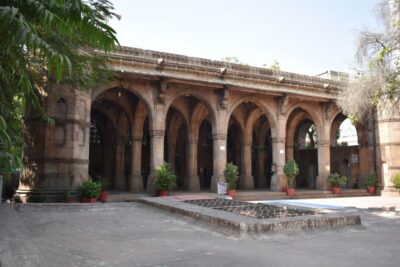 Ahmedabad: Full Day City tour with Heritage Walk & transfers - Start at 8:00 AM: the mosque with Islamic-Hindu design details