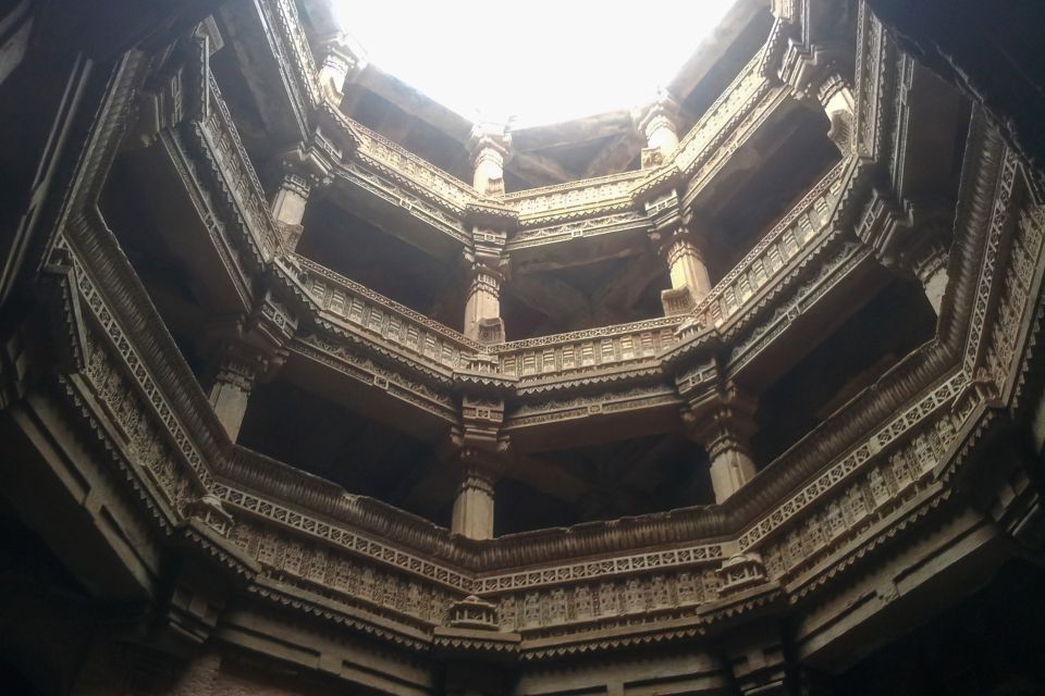Ahmedabad: Full Day City tour with Heritage Walk & transfers - Adalaj Stepwell and the garden area you’ll want time for
