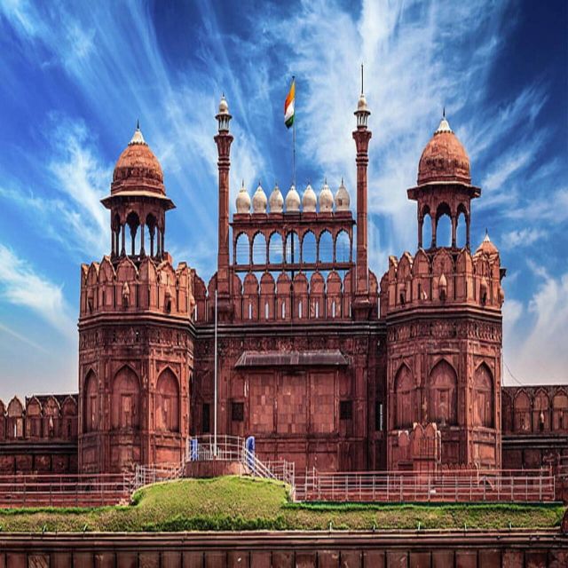All Inclusive Old & New Delhi Private Day Trip with Tuk Tuk - India Gate and Parliament Area: War Memorial First, Skyline Second