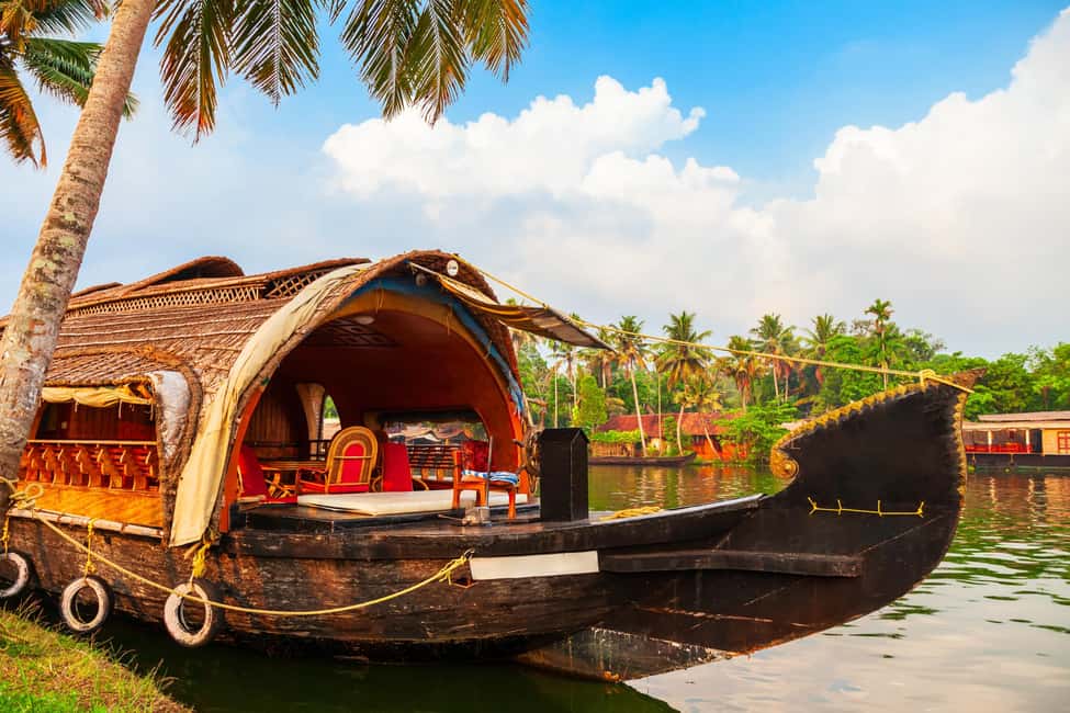 Alleppey / Alappuzha Houseboat Day Cruise with Lunch: Cochin - The crew and service: friendliness matters more than you think