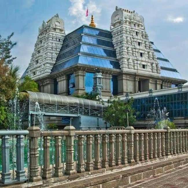 Bangalore City Tour: Lalbagh, Tipu Palace & Bull Temple - Getting Oriented Early: Shri Doddabasavanna Temple