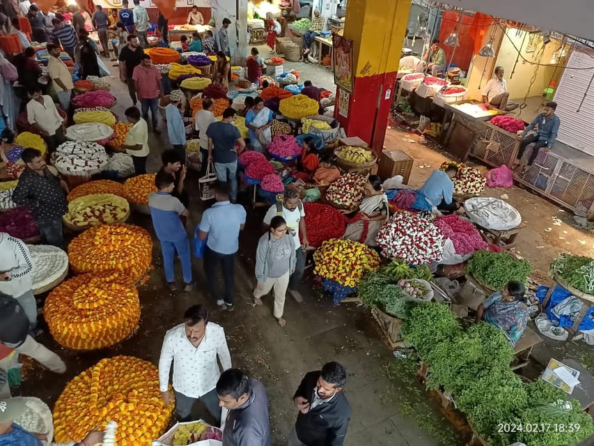 Bangalore- Food street walk and market visit in evening - A two-stop Bangalore food crawl from KR Market to VV Puram