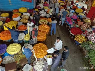 Bangalore- Food street walk and market visit in evening - KR Market at 6 PM: wholesale chaos, electricity bragging rights, and flower-market scale