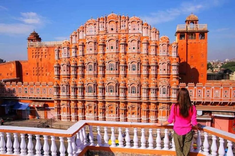 Book Govt. Approved Tour Guide for Jaipur City Tour - Jaipur lunch time and the arts-and-crafts market stop
