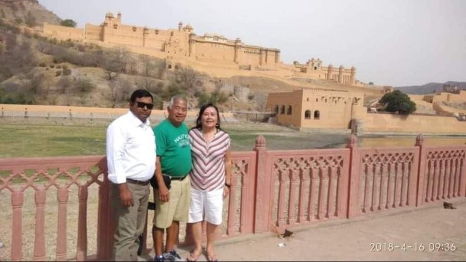 Book Govt. Approved Tour Guide for Jaipur City Tour - Amer Fort: the dramatic start and how you benefit from fast entry