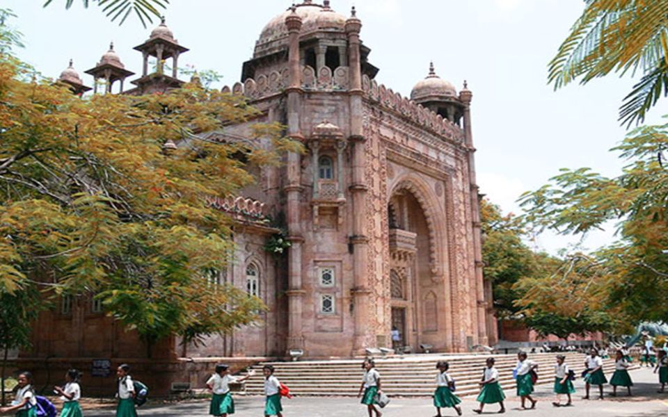 Chennai, Kapaleeshwarar Temple & Marina Beach Private Tour - A 7-hour Chennai sampler that keeps moving (without feeling frantic)