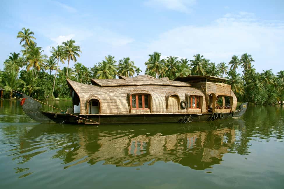 Cochin: 5-Day Munnar, Thekkady, and Alleppey Tour - Day 2: Munnar tea plantations, Rajamalai views, and Kundala Lake time
