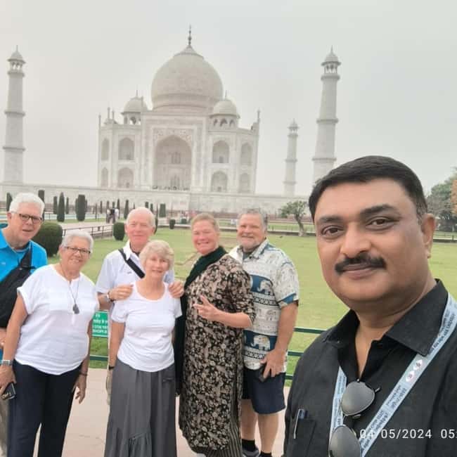 Delhi Airport to Taj Mahal 1 Day Trip - A 12-hour sprint from Delhi to Agra (and back)