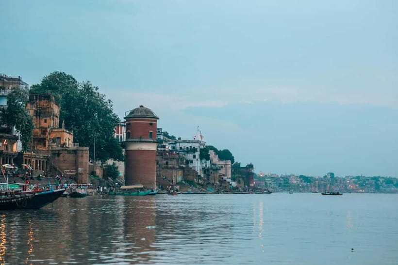 Delhi Airport to Taj Mahal Tour Instant Booking - Language support and what it means for the visit