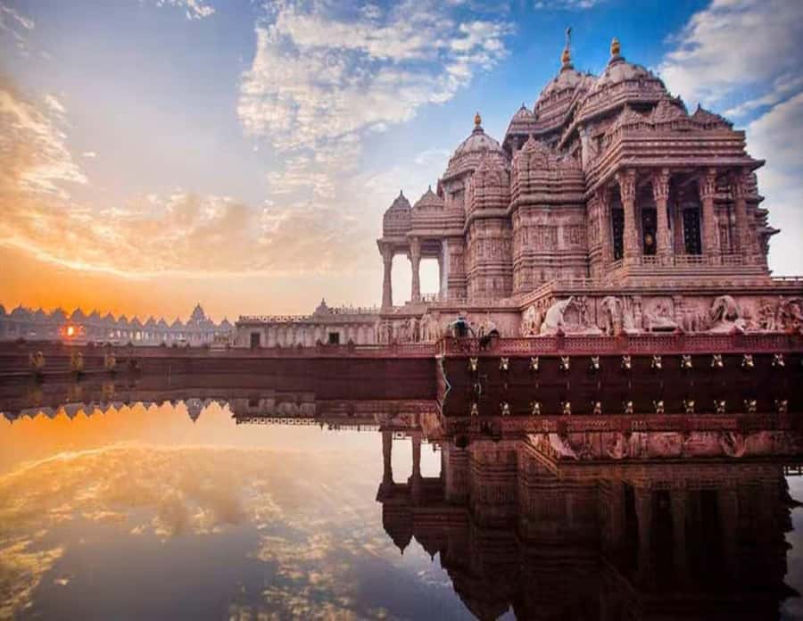 Delhi: Akshardham Temple Tour with Water & Light Show by Car - Private guide + driver: the small advantage that saves your day