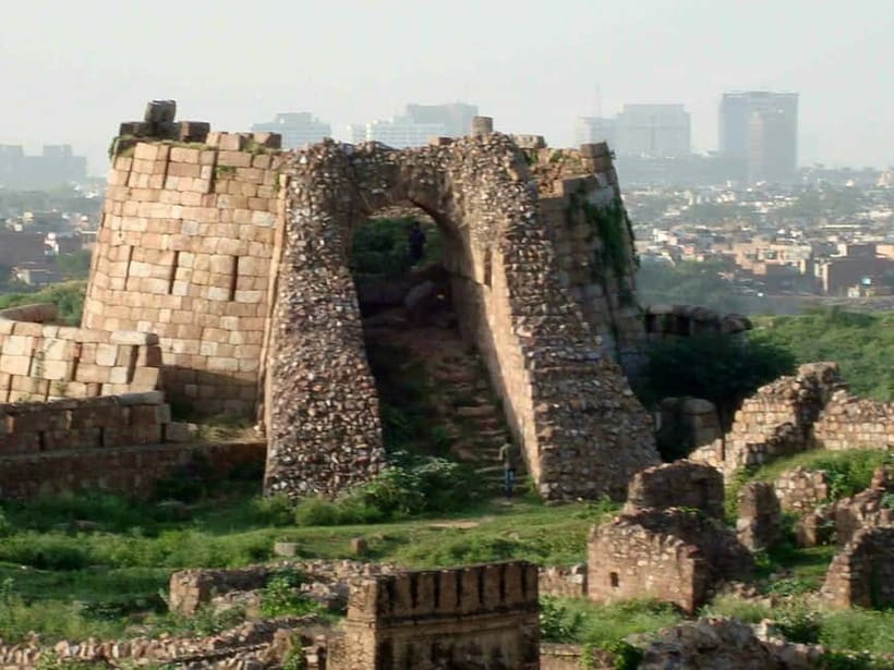 Delhi City Hidden Gems Tour - Cover the Uncovered Sites - Getting to the first big moment: Purana Qila’s walls and silence