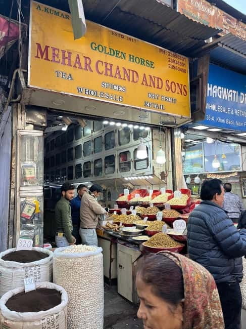 Delhi: Customized Shopping Tour with Female Consultant - Why a private shopping guide matters in Delhi