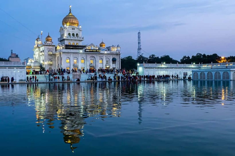 Delhi: Gurudwara Bangla Sahib - Faith, Culture and Peace - Meeting your guide and turning “tourist questions” into real understanding