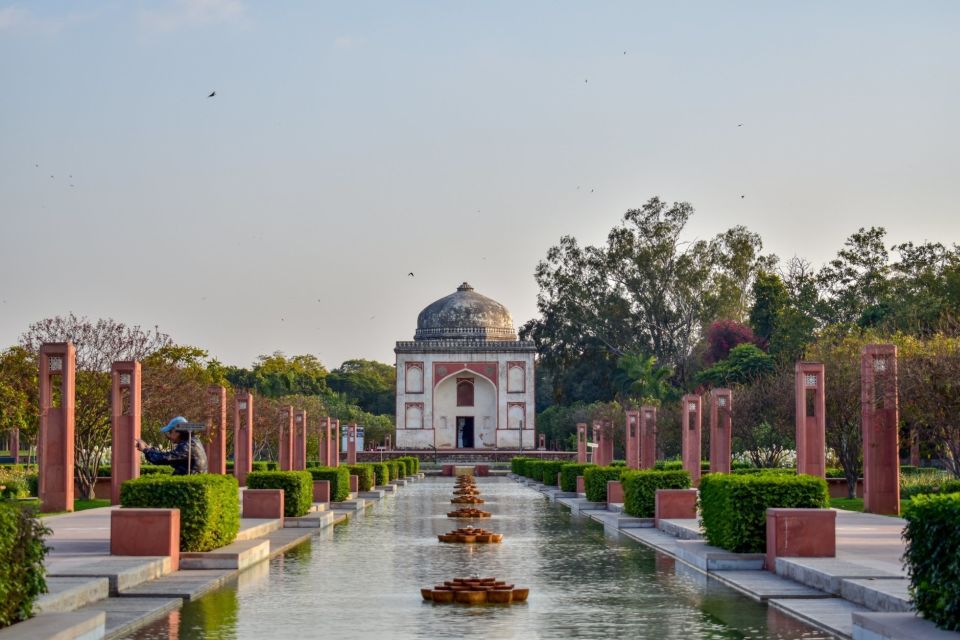 Delhi Hidden Gems Tour: Art, History & Heritage Parks - Lodhi Art District street murals: photo-walk energy with a guided brain