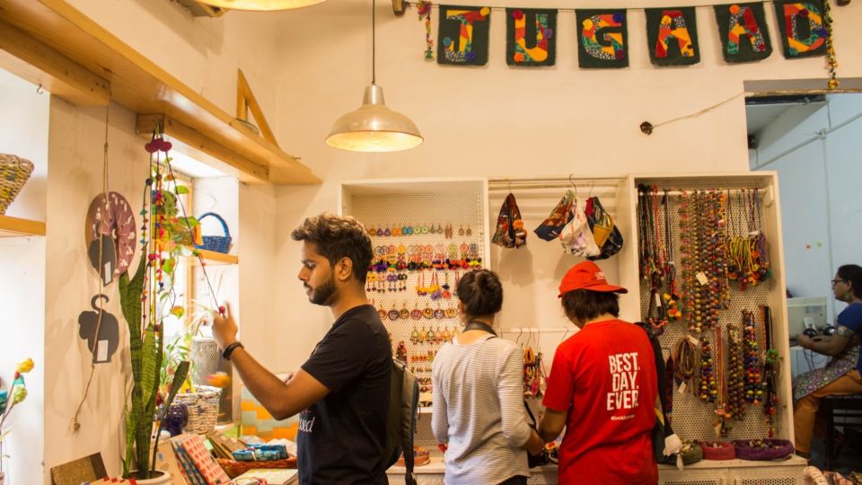Delhi Hidden Gems Tour: Art, History & Heritage Parks - Small-group pacing, guides, and what to wear so the day feels easy