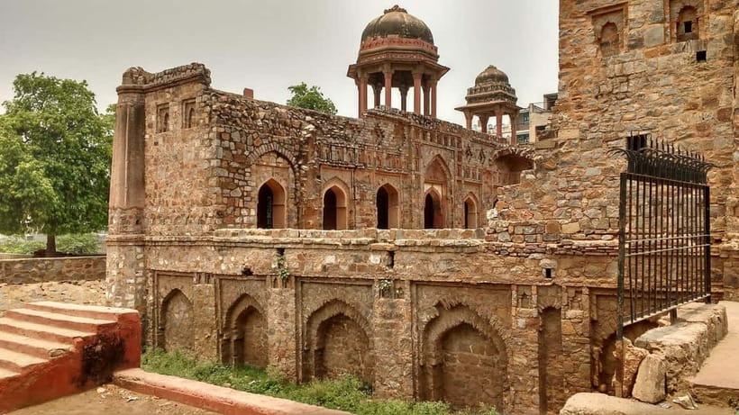 Delhi: Mehrauli Archaeological Park Tour with Hotel Pickup - Entering the Past on Foot: The Walking Tour Style