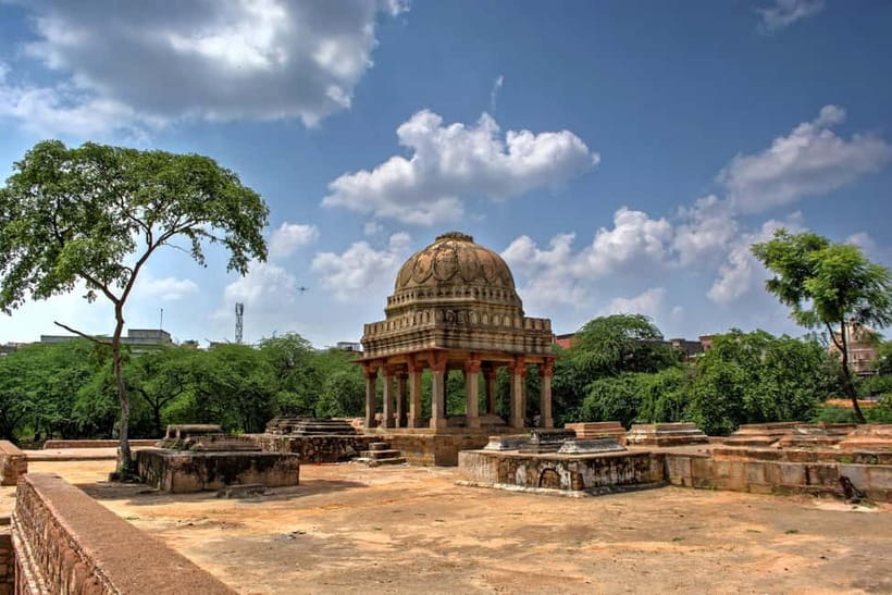 Delhi: Mehrauli Archaeological Park Tour with Hotel Pickup - Comfort, Timing, and What to Wear for a Walking Park Tour