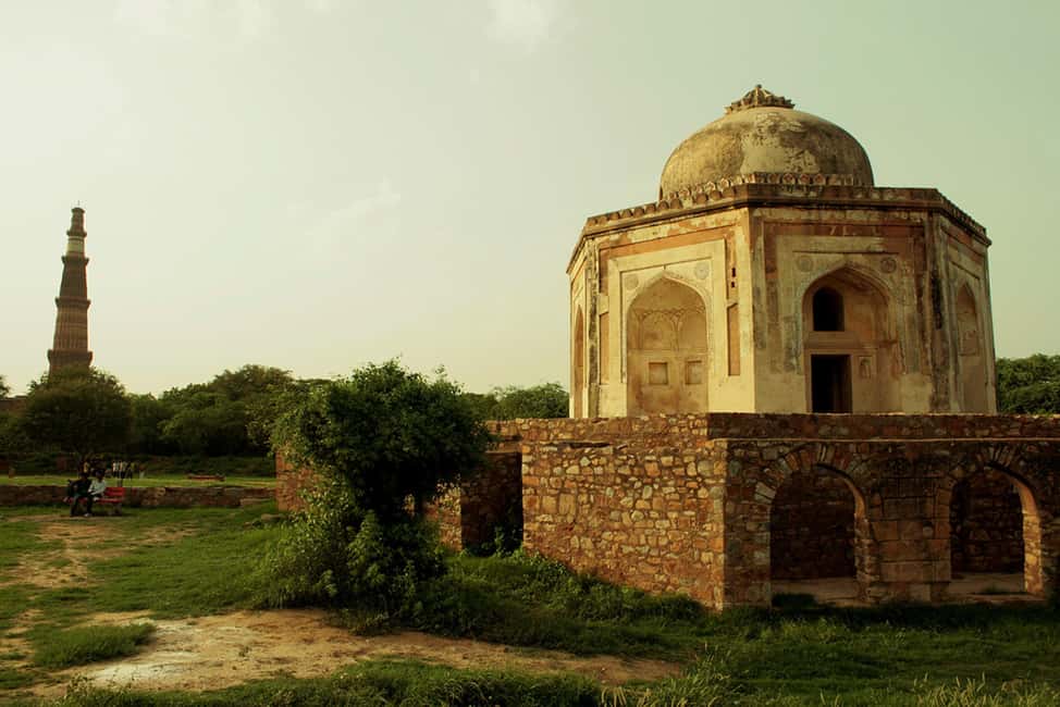 Delhi: Mehrauli Archaeological Park Tour with Qutub Minar - Meeting at Qutub Minar: how the 4-hour flow actually feels
