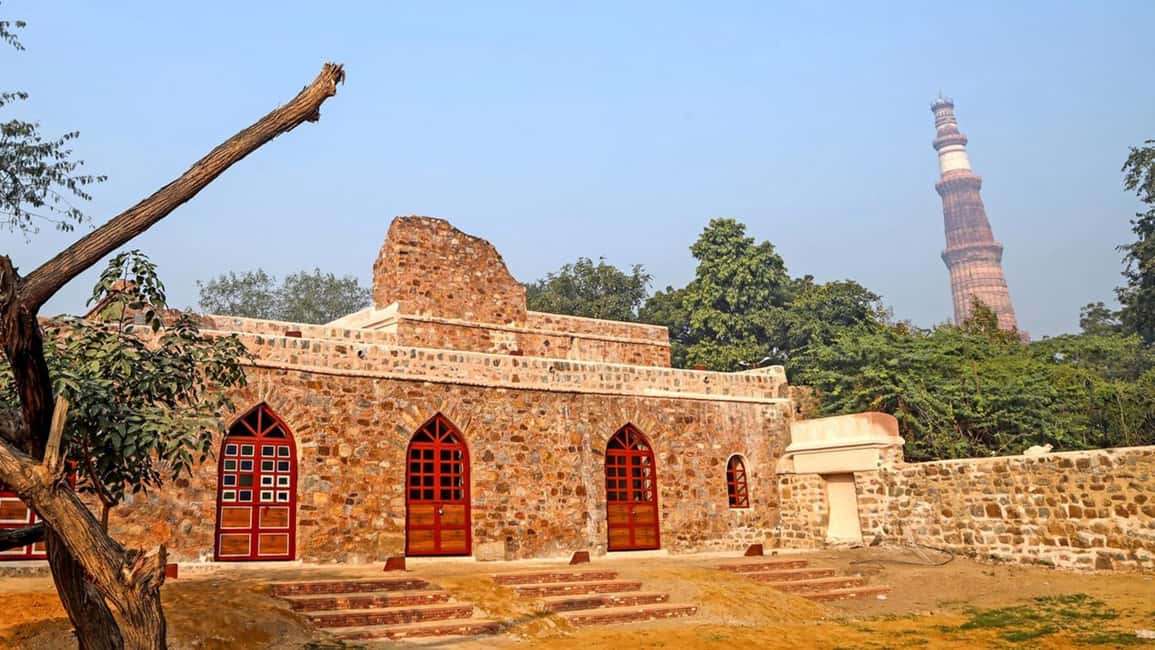 Delhi: Mehrauli Archaeological Park Tour with Qutub Minar - Mehrauli Archaeological Park: shade, stone, and layered empire stories