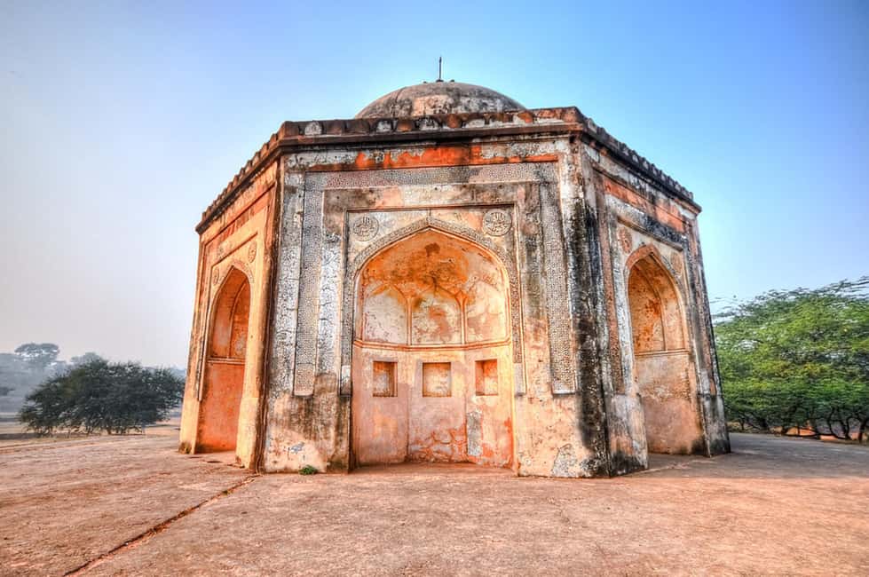Delhi: Mehrauli Archaeological Park Tour with Qutub Minar - Dovecot Metcalfe’s Boathouse: a short stop with a different feel