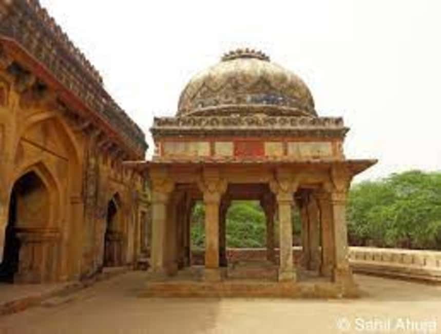 Delhi: Mehrauli Archaeological Park Tour with Qutub Minar - Qutub Minar: why it matters even if you’ve seen photos