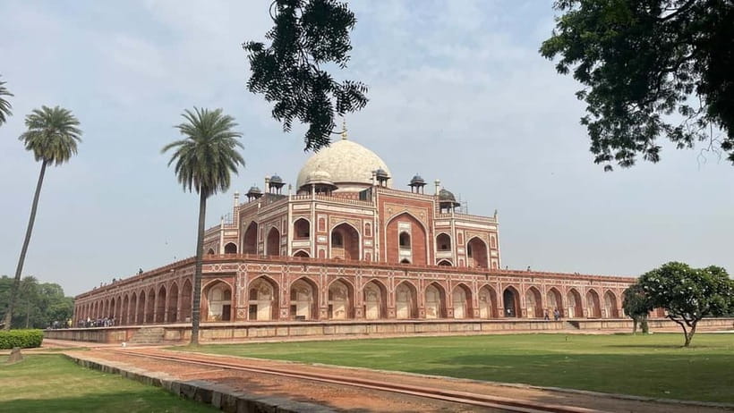 Delhi: Old and New Delhi Guided Full or Half-Day Tour - A calm pause at Raj Ghat before the big monuments