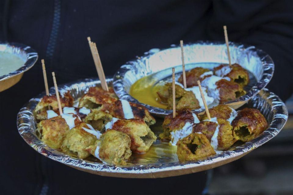 Delhi: Old Delhi City Street Food Tour - Jama Masjid pause: a landmark that gives the food context