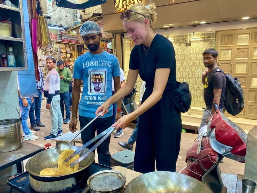 Delhi: Old Delhi's Street Food, Temples & Spice Market Tour - Khari Baoli spice market: Asia’s largest spice market in your nose and shoes