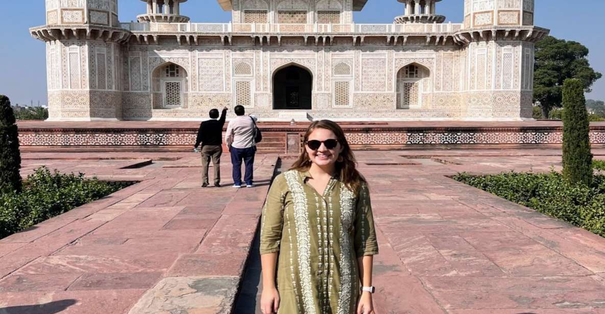 From Delhi: 4-Days Golden Triangle Tour & Ranthambore Safari - Day 1 in Delhi: Jama Masjid, Chandni Chowk rickshaw, Qutub Minar, Lotus Temple