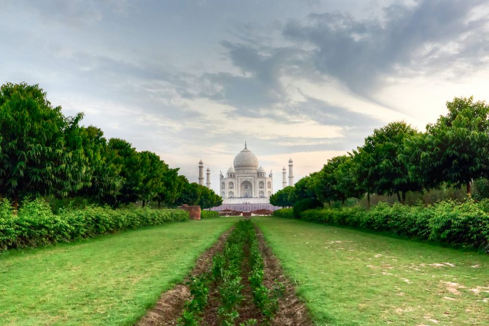 New Delhi: 2-Day Tour of Agra & Fatehpur by Superfast Train - Fatehpur Sikri and Mehtab Bagh at sunset: timing is the whole point